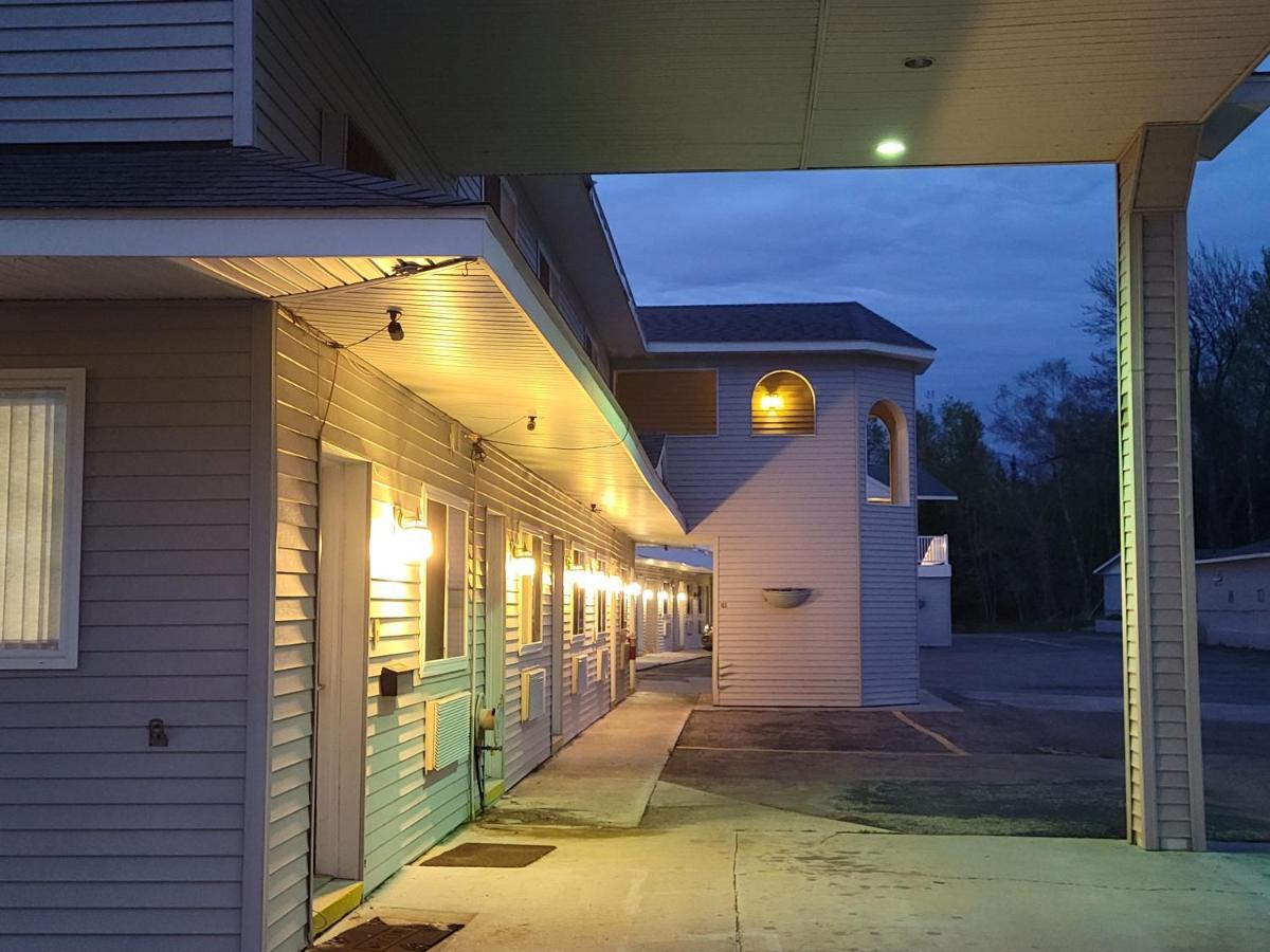 Mackinaw Budget Inn Mackinaw City Exterior photo