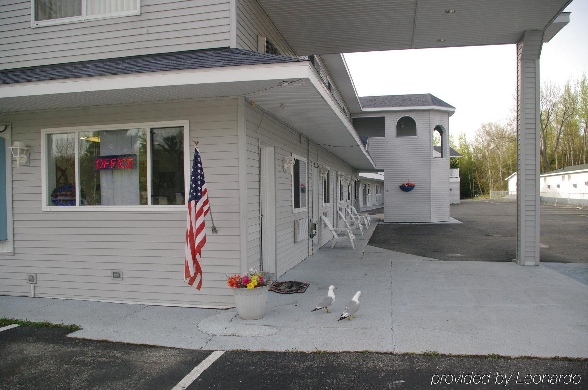 Mackinaw Budget Inn Mackinaw City Exterior photo