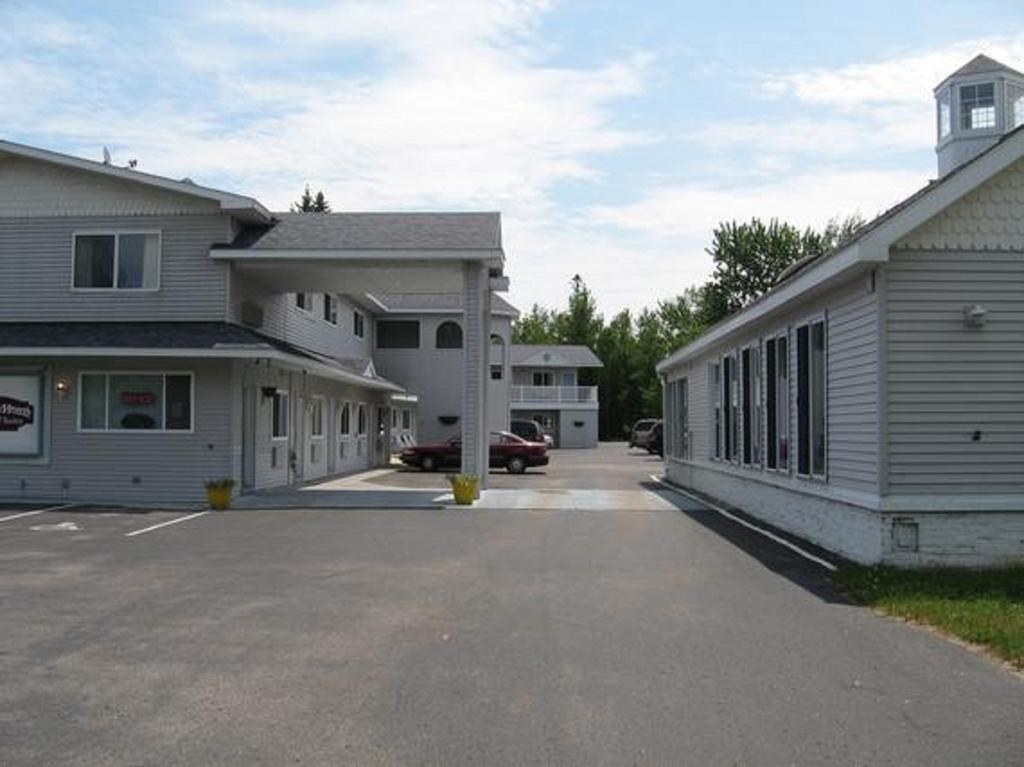 Mackinaw Budget Inn Mackinaw City Exterior photo